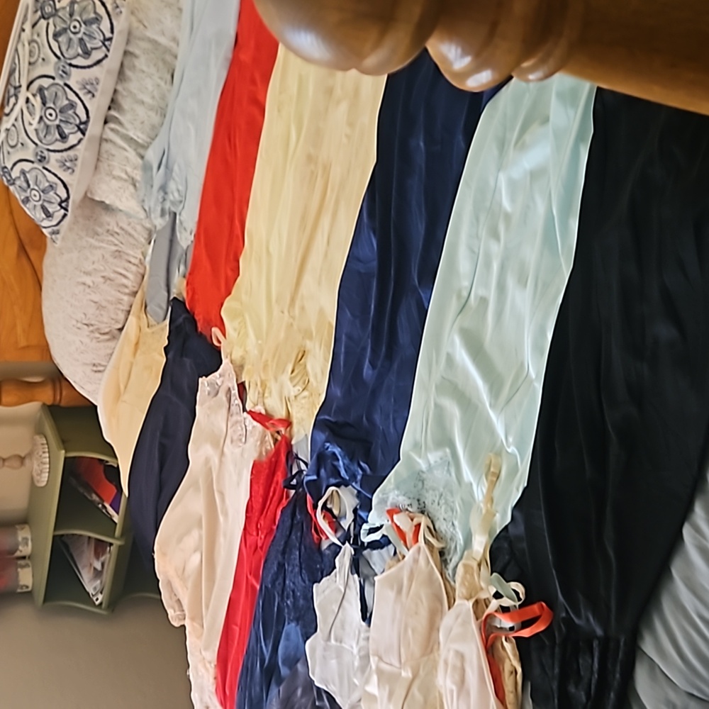 Lot Of 17 SZ 32 Various Colors Luxiorious